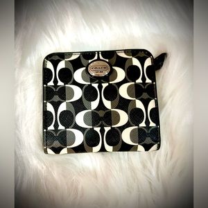 *NEW* COACH Women’s Snap Wallet
